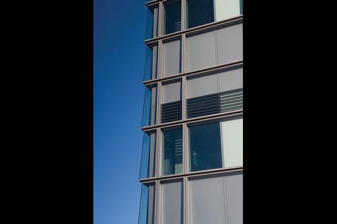 The building has an energy-saving triple-skin facade. Originally this had a 700mm gap between skins and was installed in two stages but about £6m was saved by switching to a system with a 200mm gap that could be installed in one go.